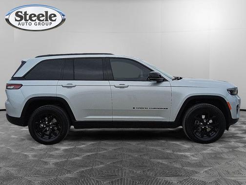 Silver Zynith 2024 Jeep Grand Cherokee Laredo