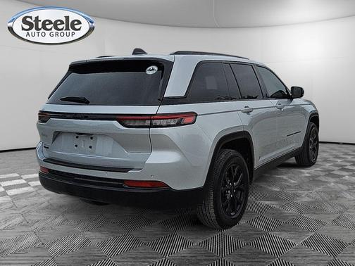 Silver Zynith 2024 Jeep Grand Cherokee Laredo