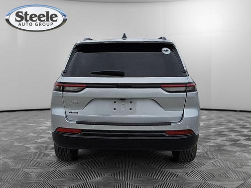 Silver Zynith 2024 Jeep Grand Cherokee Laredo
