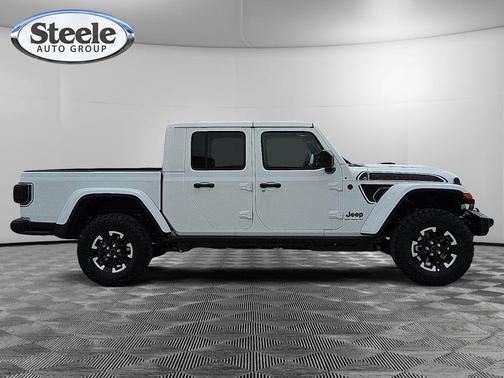 Bright White Clearcoat 2026 Jeep Gladiator Rubicon