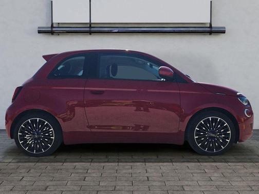 2024 FIAT 500e Base