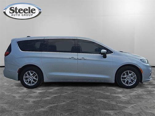 2023 Chrysler Pacifica Touring-L