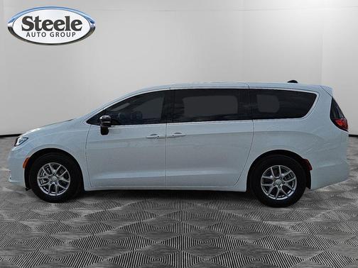 Bright White Clearcoat 2026 Chrysler Pacifica Select