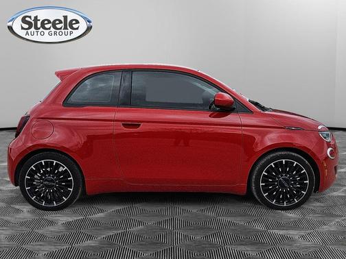 2024 FIAT 500e Base