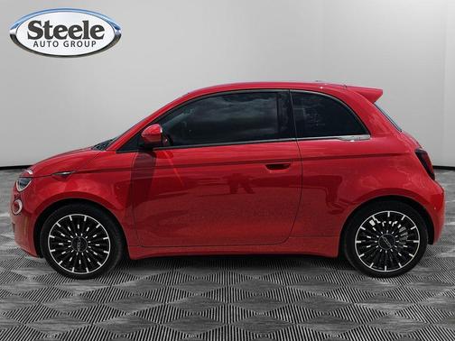 2024 FIAT 500e Base