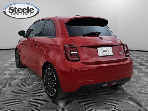 2024 FIAT 500e Base