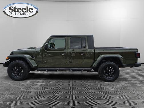 Sarge Green Clearcoat 2023 Jeep Gladiator Sport