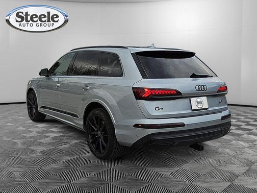 Satellite Silver Metallic 2023 Audi Q7 55 Premium Plus