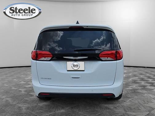 2025 Chrysler Voyager LX