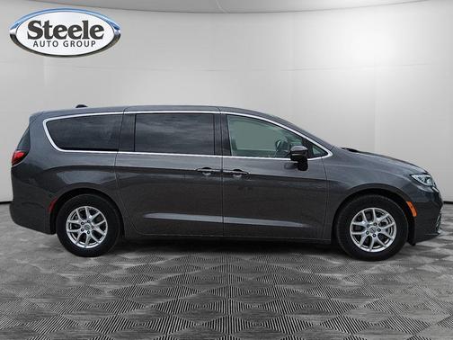 2023 Chrysler Pacifica Touring-L