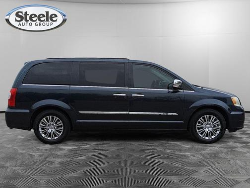 2014 Chrysler Town & Country Touring-L