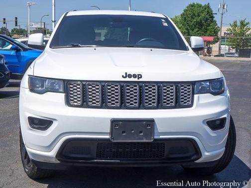 Photo 4 of 25 of 2018 Jeep Grand Cherokee Altitude
