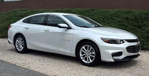 White 2017 Chevrolet Malibu 1LT