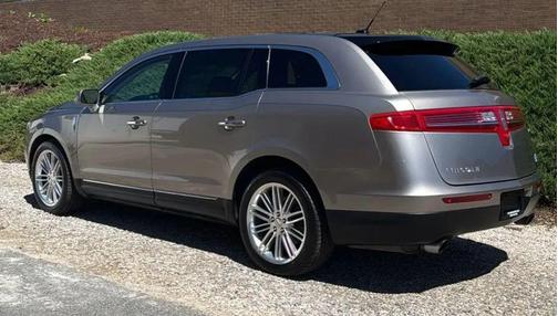 Gold 2018 Lincoln MKT Reserve