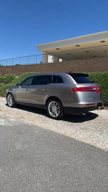 Gold 2018 Lincoln MKT Reserve