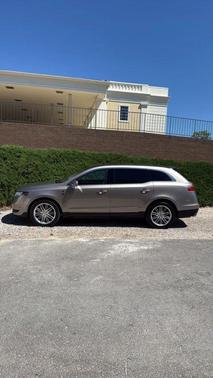 Gold 2018 Lincoln MKT Reserve