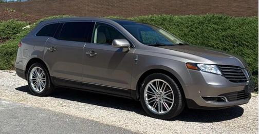 Gold 2018 Lincoln MKT Reserve