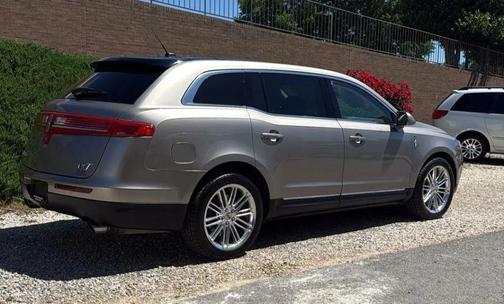 Gold 2018 Lincoln MKT Reserve