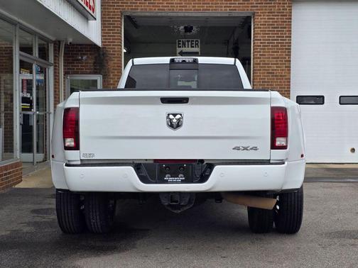 2018 RAM 3500 Laramie Crew Cab 4x4 8' Box