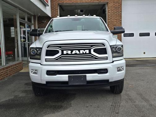 2018 RAM 3500 Laramie Crew Cab 4x4 8' Box