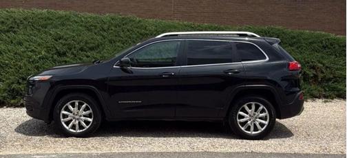 Brilliant Black Crystal Pearlcoat 2015 Jeep Cherokee Sport