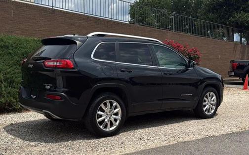 Brilliant Black Crystal Pearlcoat 2015 Jeep Cherokee Sport