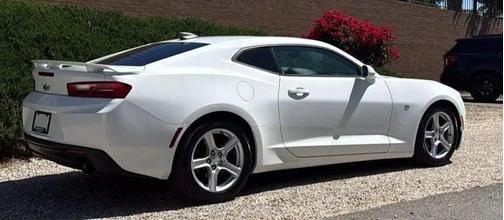 Summit White 2017 Chevrolet Camaro 1LT