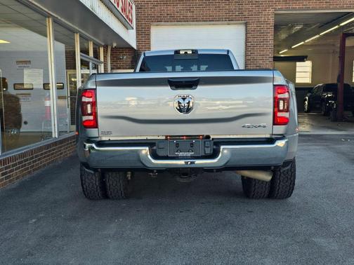 2024 RAM 3500 Tradesman Crew Cab 4x4 8' Box