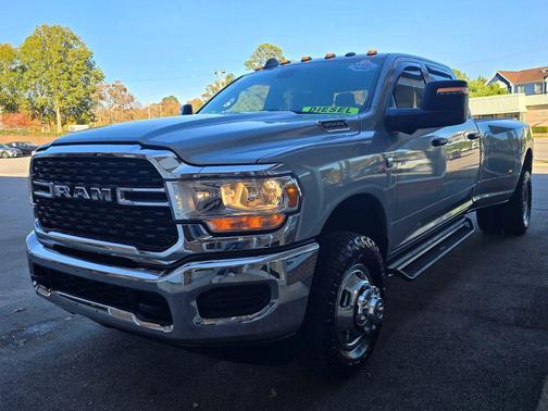 2024 RAM 3500 Tradesman Crew Cab 4x4 8' Box