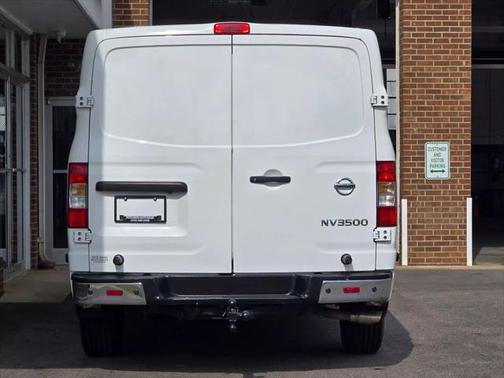 2017 Nissan NV Cargo NV3500 HD S V8