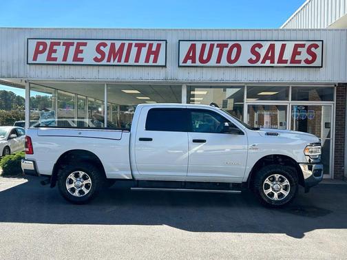 2022 RAM 3500 Big Horn Crew Cab 4x4 6'4' Box