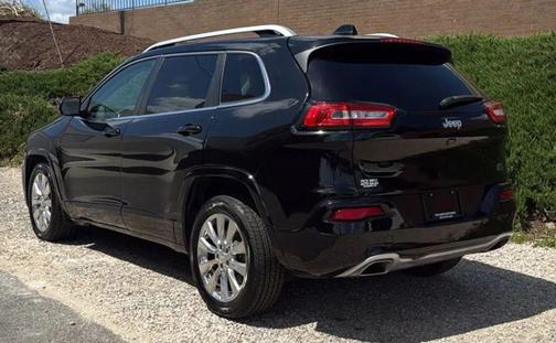 Diamond Black Crystal Pearlcoat 2017 Jeep Cherokee Overland