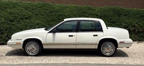 White 1991 Oldsmobile Cutlass Calais Base 4D Sedan
