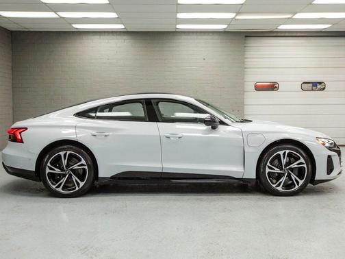 2023 Audi e-tron GT Prestige quattro
