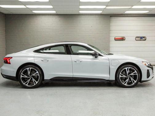 2023 Audi e-tron GT Prestige quattro