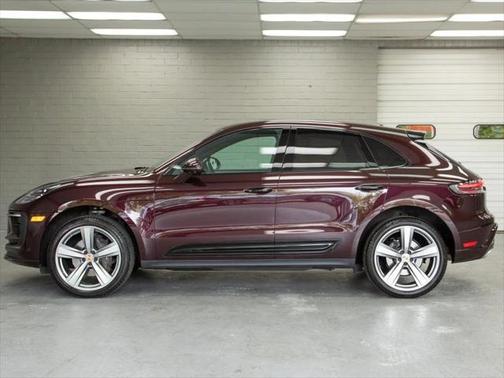 2023 Porsche Macan Base