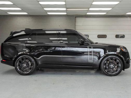 2025 Land Rover Range Rover P530 SE 7 Seat