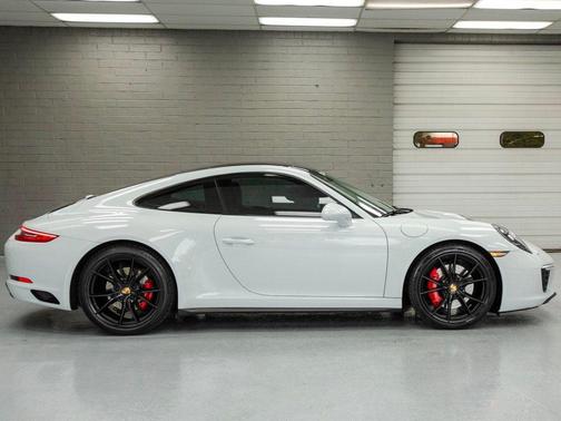 2017 Porsche 911 Carrera 4S