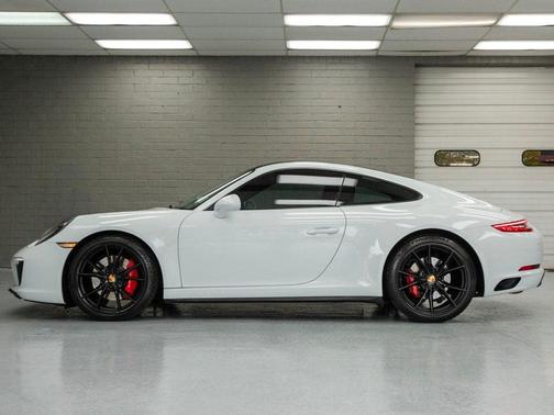 2017 Porsche 911 Carrera 4S