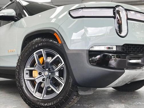 2023 Rivian R1S Adventure