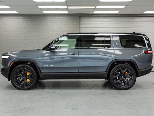 2023 Rivian R1S Adventure