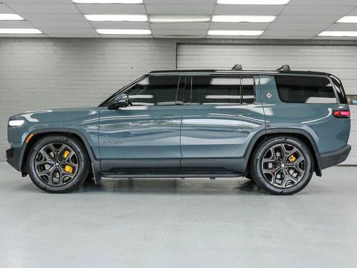 Not Specified 2026 Rivian R1S Tri Motor Max Pack