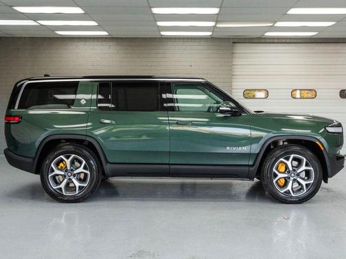 2024 Rivian R1S Adventure Quad Motor Large Pack