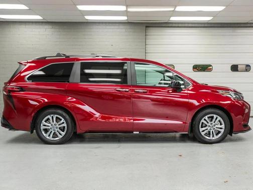 Ruby Flare Pearl 2022 Toyota Sienna XSE 7 Passenger