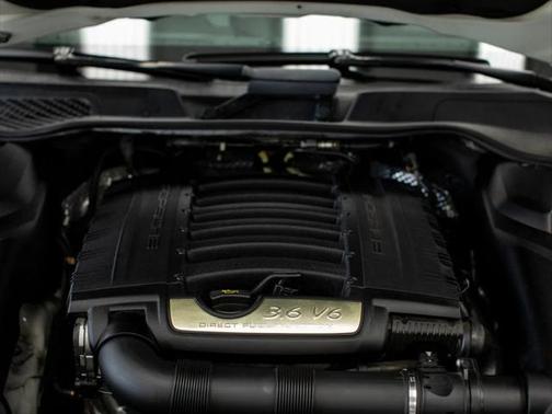 2017 Porsche Cayenne Platinum Edition