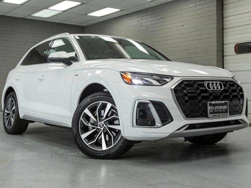 Ibis White 2023 Audi Q5 45 S line Premium Plus
