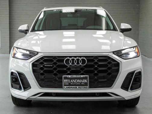 Ibis White 2023 Audi Q5 45 S line Premium Plus