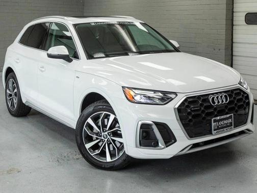 Ibis White 2023 Audi Q5 45 S line Premium Plus