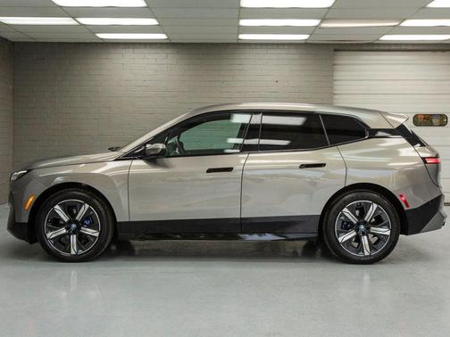 2025 BMW iX xDrive50