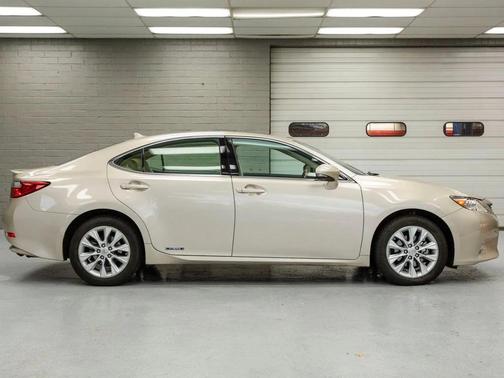2014 Lexus ES 300h Base